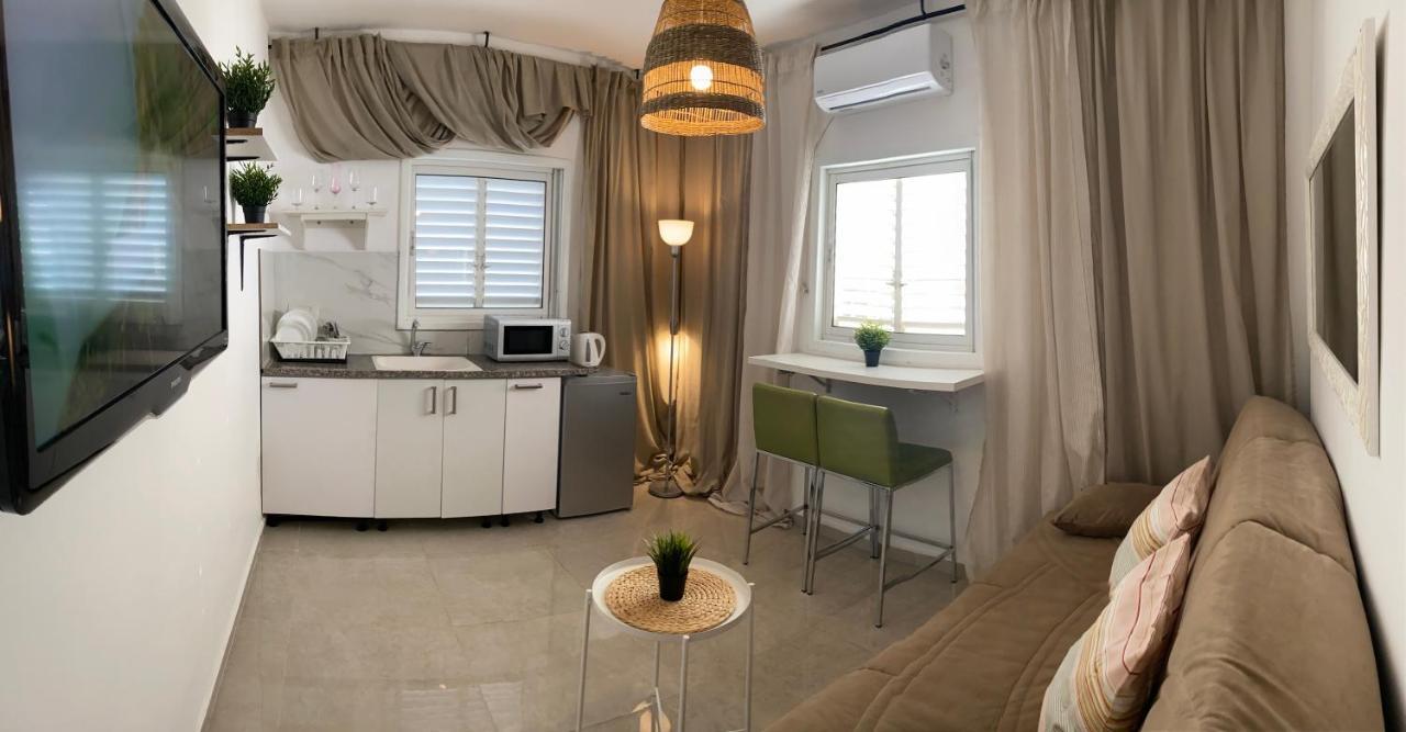 Apartment Oskar Beach Бат-Ям Экстерьер фото