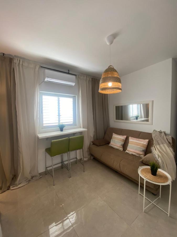 Apartment Oskar Beach Бат-Ям Экстерьер фото