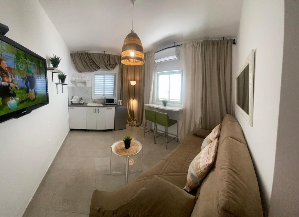 Apartment Oskar Beach Бат-Ям Экстерьер фото