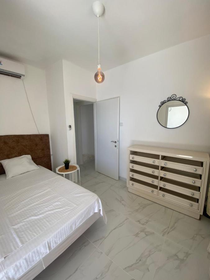 Apartment Oskar Beach Бат-Ям Экстерьер фото